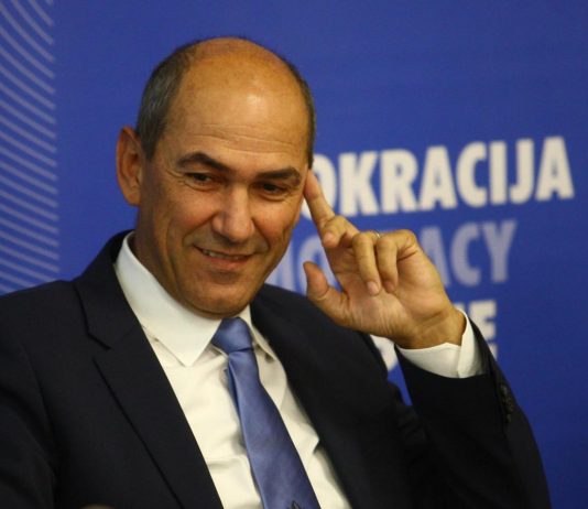 Janša in Vrtovec opozorila na domnevne nepravilnosti pri predčasnem glasovanju – zakaj se ga je dobro izogniti?