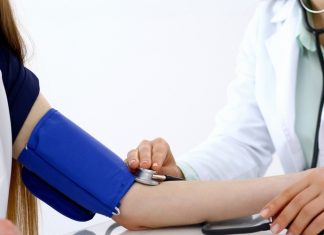 Govori se o krajših čakalnih dobah, realnost v ambulantah pa kaže drugačno sliko