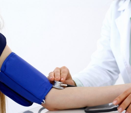 Govori se o krajših čakalnih dobah, realnost v ambulantah pa kaže drugačno sliko