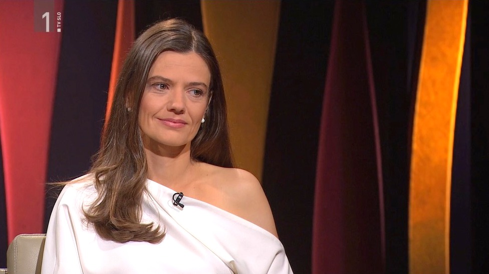 Urška Bačovnik Janša znova pokazala, kako se stoji ob strani možu v ključnih trenutkih!