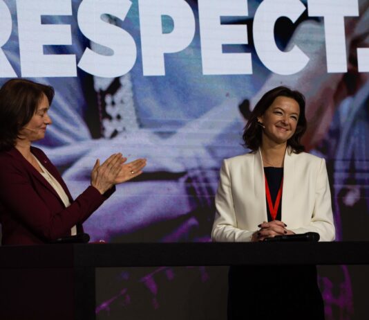 Veliki padci po volitvah: Znani obrazi čez noč ostali brez moči, politična scena se je obrnila na glavo