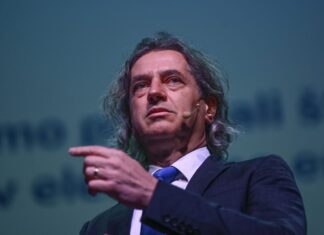 Vrhunski menedžer te vlade, ki je obljubljal Avstrijo: slovenski BDP po letu 2021 strmo padel!