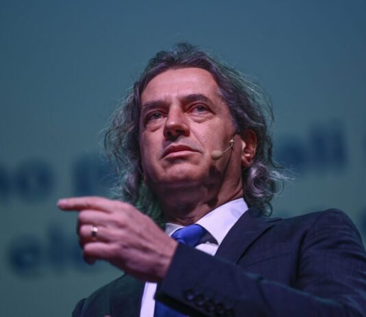 Vrhunski menedžer te vlade, ki je obljubljal Avstrijo: slovenski BDP po letu 2021 strmo padel!