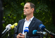 Veliki padci po volitvah: Znani obrazi čez noč ostali brez moči, politična scena se je obrnila na glavo