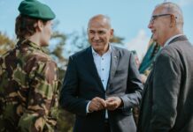 Janša nagovarja volivce s programom, edini Golobov politični program ostaja anti-Janša retorika