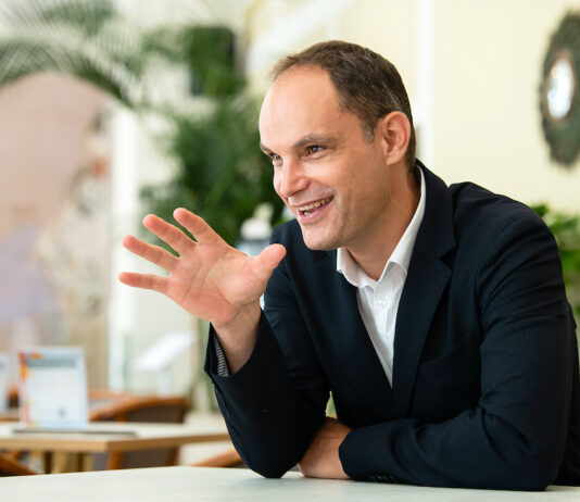 Od “ne grem z Golobom” do političnega preobrata? Bo Logar popustil in izdal volivce?