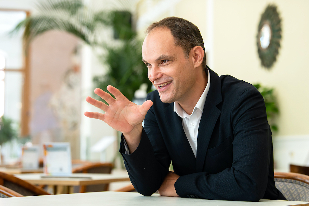 Od “ne grem z Golobom” do političnega preobrata? Bo Logar popustil in izdal volivce?