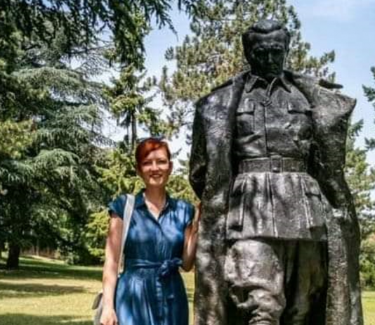 Visoke plače na Ministrstvu za kulturo: kako se primerjajo z gospodarstvom?