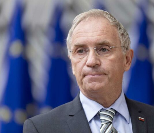 Aleš Hojs: “Seveda noben od očitkov iz obtožnice ne drži. Od policije pričakujem, da mojega telefona ne bodo mrcvarili nekaj mesecev.”