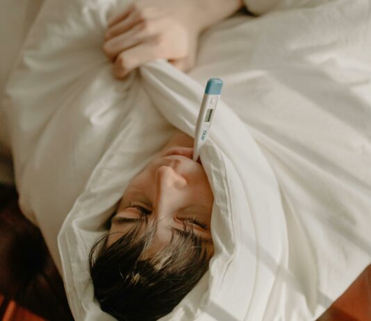 🚨 Opozorilo: Novi COVID-19 se širi – bodite pozorni na neobičajne simptome!