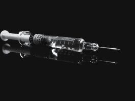 Rdeča luč evtanaziji: resnične zgodbe iz tujine, ki burijo duhove in prikazujejo drugo plat evtanazije