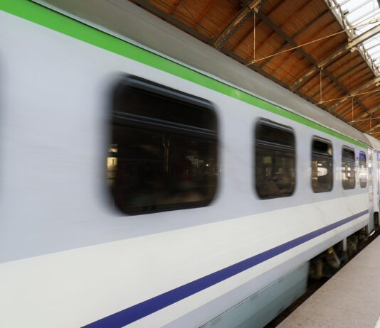 Vožnja z vlakom bo ta teden posebna: čaka vas presenečenje!