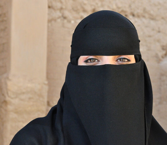 Savdska Arabija: princ odobril ženskami, da same izberejo svoja oblačila