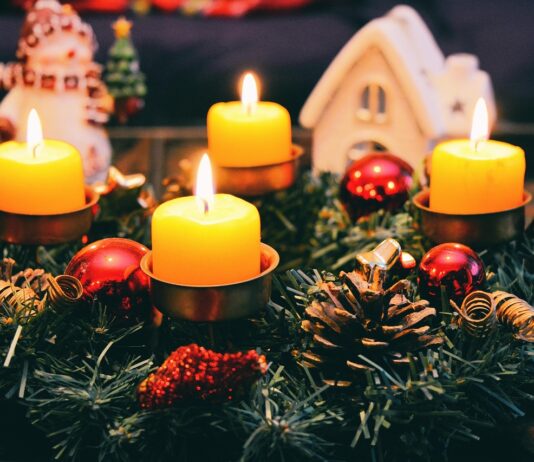 Za nami je prva adventna nedelja – ste prižgali svečko na vencu?