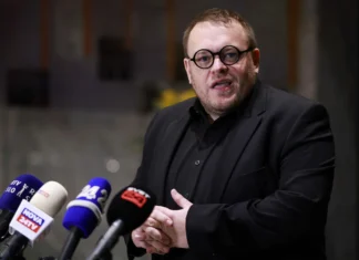 ŠOK NA RTV: Janez Cigler Kralj razkril zmedo dolgotrajne oskrbe – kako je možno, da za isto storitev nekateri plačujejo dvakrat več?