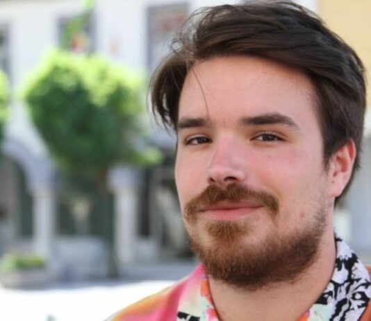 Tri leta in pol po izbruhu afere Fotopub še vedno brez vročitve obtožnice Dušanu Smodeju