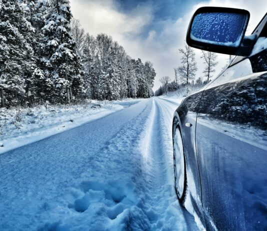 BELA APOKALIPSA: ciklon grozi z zaprtimi cestami in popolnim kaosom
