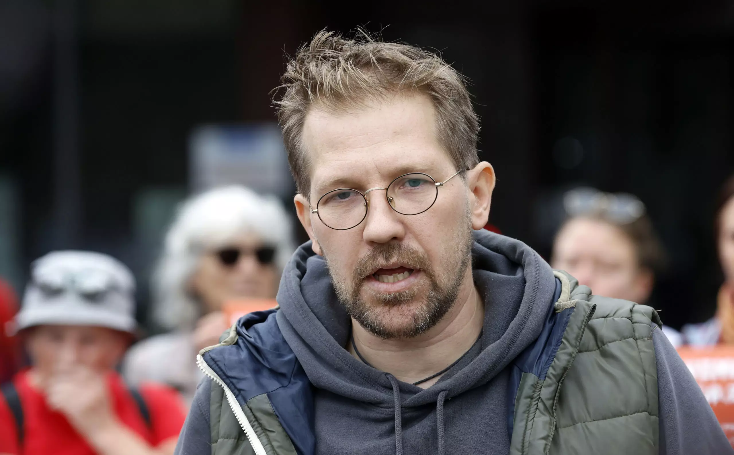 Dva svetova v istem studiu – 24 ur zvečer: Jenull proti Peterletu