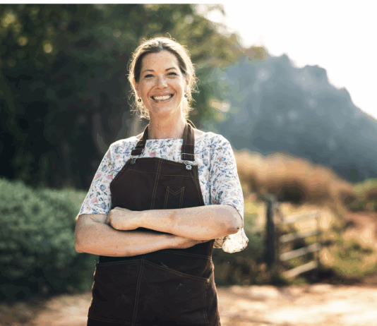 Poslanka Anja Bah Žibert s pobudo za državno odlikovanje Zveze kmetic Slovenije