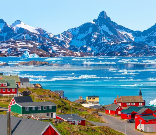 Grenlandija med Dansko in Ameriko: zgodba Inuitov, ki jih svet ne posluša