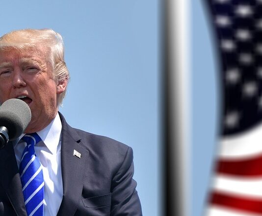 EU z najostrejšim gospodarskim protiukrepom proti ZDA – kako se bo odzval Trump?