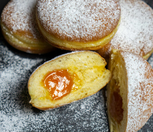 Zakaj za pusta jemo krofe? Tradicija, ki sega globoko v zgodovino