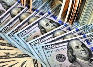 Obrat na svetovni stavnici Pollymarket tik pred volitvami: naključje ali skrit kapital za levo stran v ozadju?