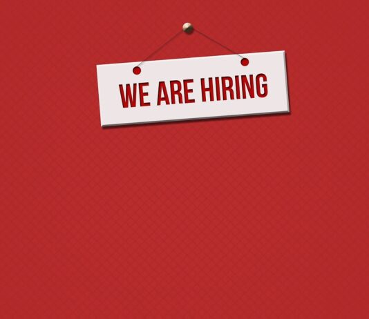 Odhajajoči razpisali kar 105 novih zaposlitev tik pred nedeljo: “Z našim denarjem se ne igrajte!”