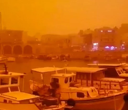 Apokaliptično nebo na Kreti: Turisti in domačini v šoku