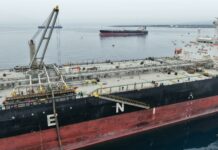 Kaos v Hormuški ožini: Iran Trumpu rekel NE