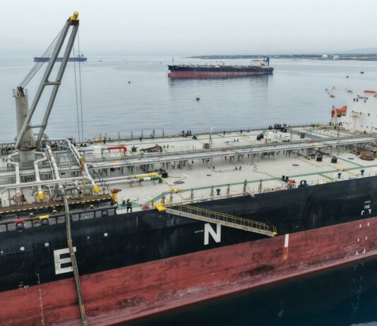 Kaos v Hormuški ožini: Iran Trumpu rekel NE