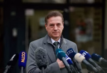 ŠOK pri Golobovih: Janša reže ministrstva – iz 19 na 14!