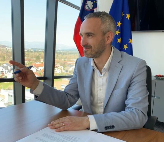 Politične spletke – kdo bo naslednji predsednik Državnega zbora?