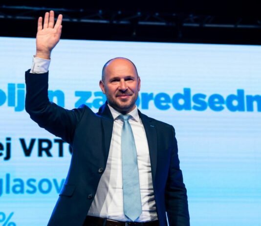 Politični vihar: dvom v Sovo, očitki o korupciji pa vse glasnejši – Logar in Vrtovec skupaj udarila nazaj