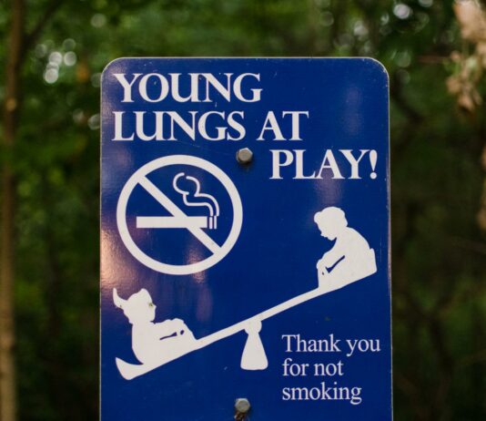 Britanci napovedali revolucijo: generacija, ki nikoli ne bo smela kupiti cigaret!