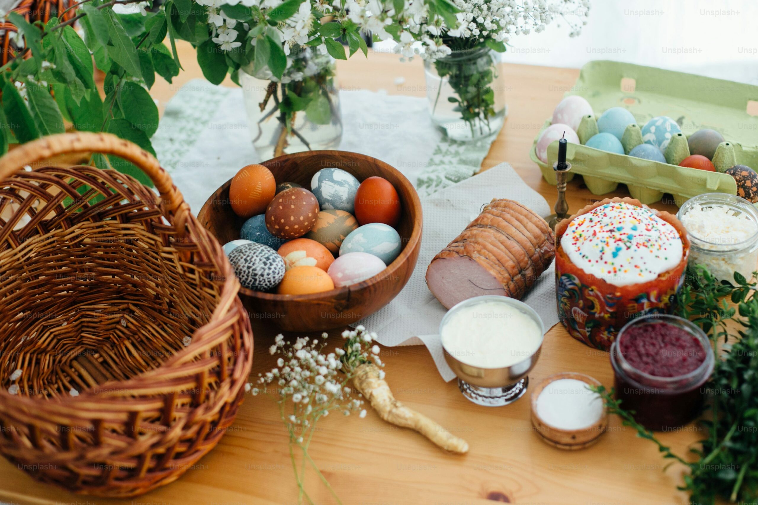 Velikonočne dobrote skozi stoletja: Simbolika in tradicija na slovenskih tleh