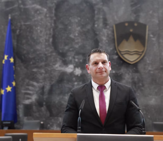 Politična bomba: Kako je Stevanović z 5 poslanci postal tretji najpomembnejši človek v Sloveniji