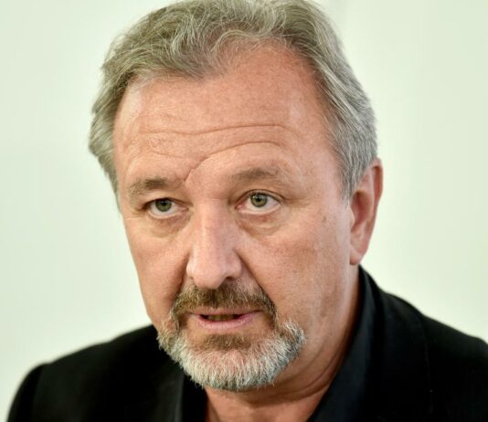 Moravški župan Milan Balažic (nekdanji član skrajno leve LDS) odpeljan in pridržan s strani policije. Preiskujejo tudi podžupana