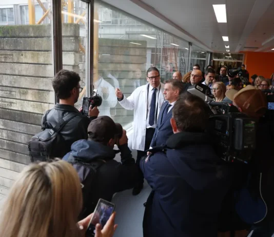 Je POP TV končno obrnil ploščo? Po prenehanju državnega financiranja naj bi 24ur začel razkrivati zgodbo o “zakulisju prenove” v UKC
