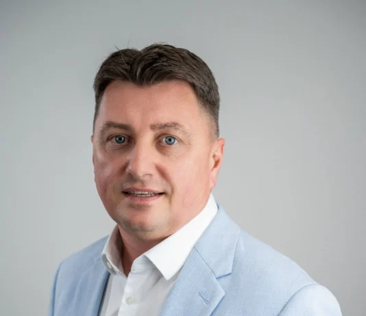 Tik pred odločilnim rokom pok v politiki? Govori se o pritiskih, prepričevanjih in celo vključevanju družinskih članov – vse to naj bi bilo delo Svobode