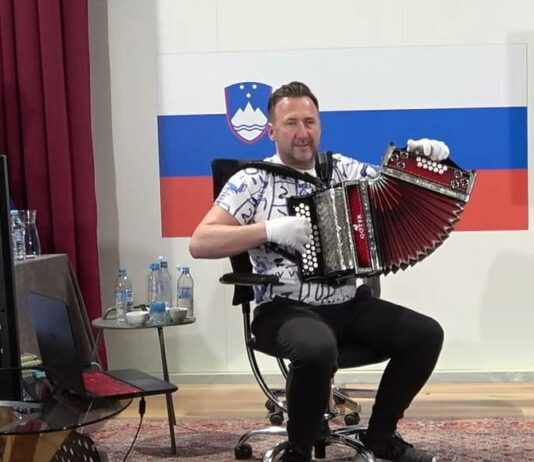 Čestitke Robertu Gotarju, ki je podrl svetovni rekord v igranju harmonike!