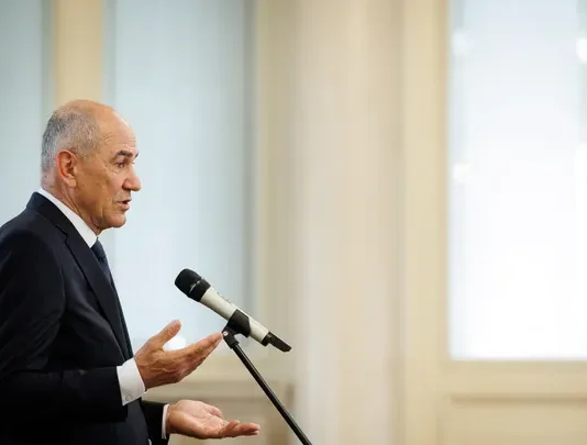 Devet kandidatov za ministre je že potrjenih na odborih: Janševa vlada dobiva zeleno luč, a ključni glas še prihaja..