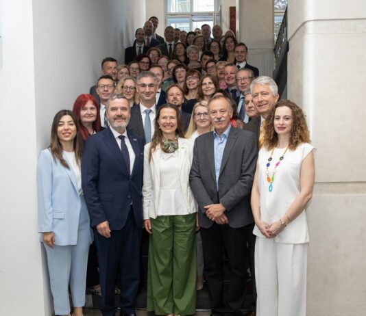Vlada napoveduje povratek Slovenije na gospodarski zemljevid sveta: gospodarstvo je naša prioriteta!