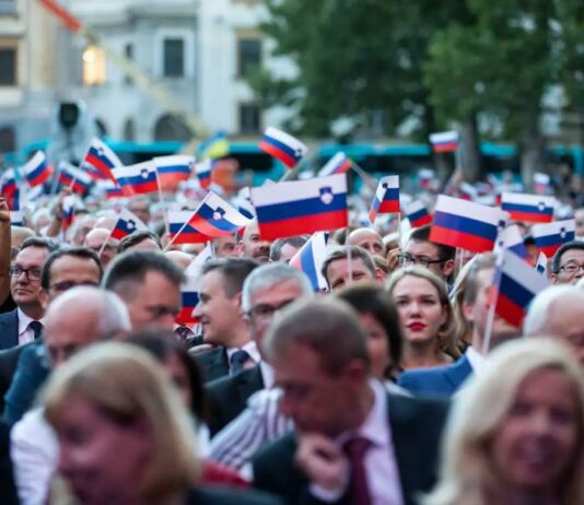 Proslava ob dnevu državnosti bo tokrat odprta za vse: nova vlada vabi vse državljane na Trg republike