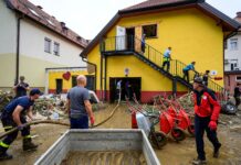 Slovenija po noči neurij: številni ostali brez strehe nad glavo, na terenu gasilci in civilna zaščita