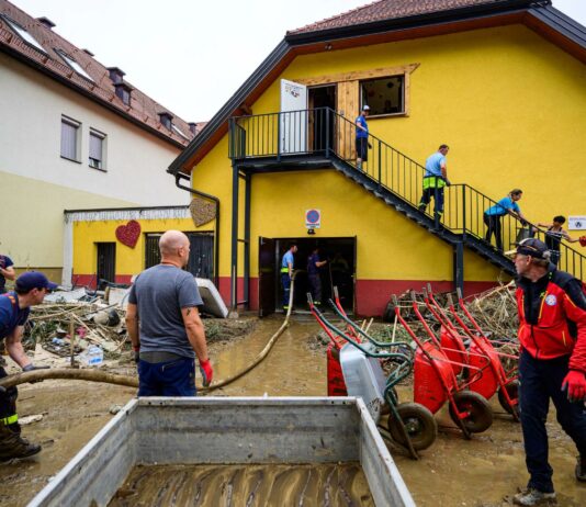 Slovenija po noči neurij: številni ostali brez strehe nad glavo, na terenu gasilci in civilna zaščita
