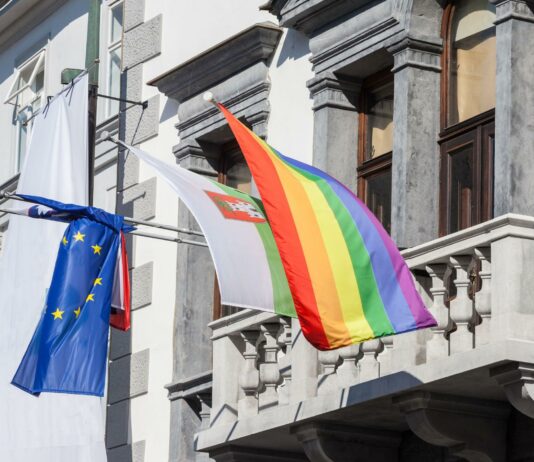 Po štirih letih brez mavrice: nova poteza ministrstva za kulturo dviguje prah v LGBTIQ skupnosti