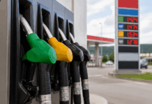 Vlada začasno ukinila dve dajatvi: bencin cenejši za 4,6 centa na liter