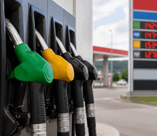 Vlada začasno ukinila dve dajatvi: bencin cenejši za 4,6 centa na liter