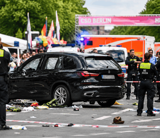 Zakaj je iz naslova medijev izginilo, da je bil napadalec na berlinski paradi ponosa islamistični skrajnež?
